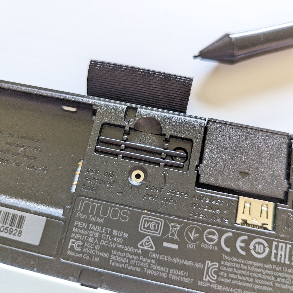 Wacom Intuos Tablet for Drawing, Writing, Design - Picture 11 of 16
